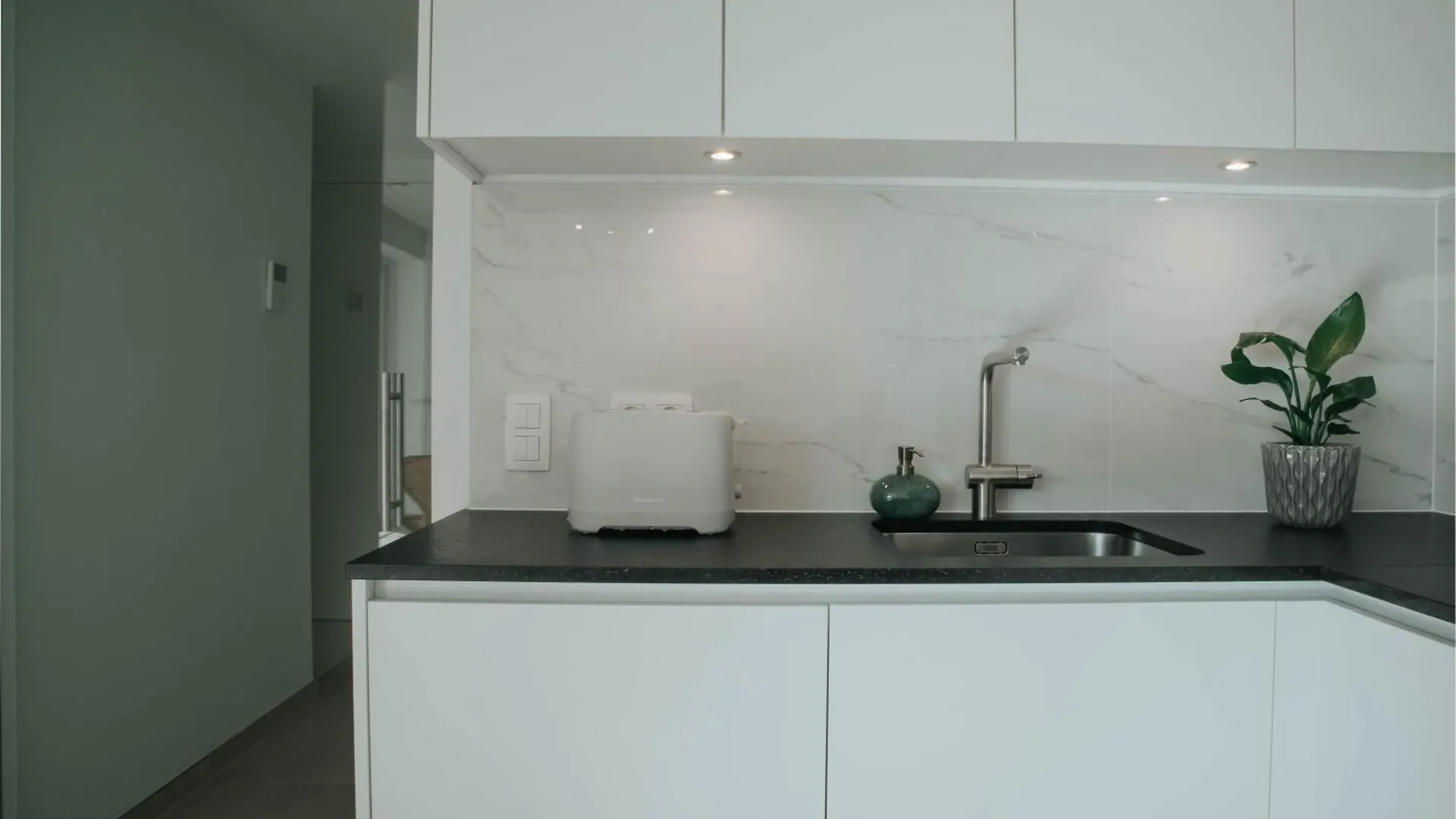 Nieuw Appartement Nabij Het Strand Met Privegarage Ostend Apartment