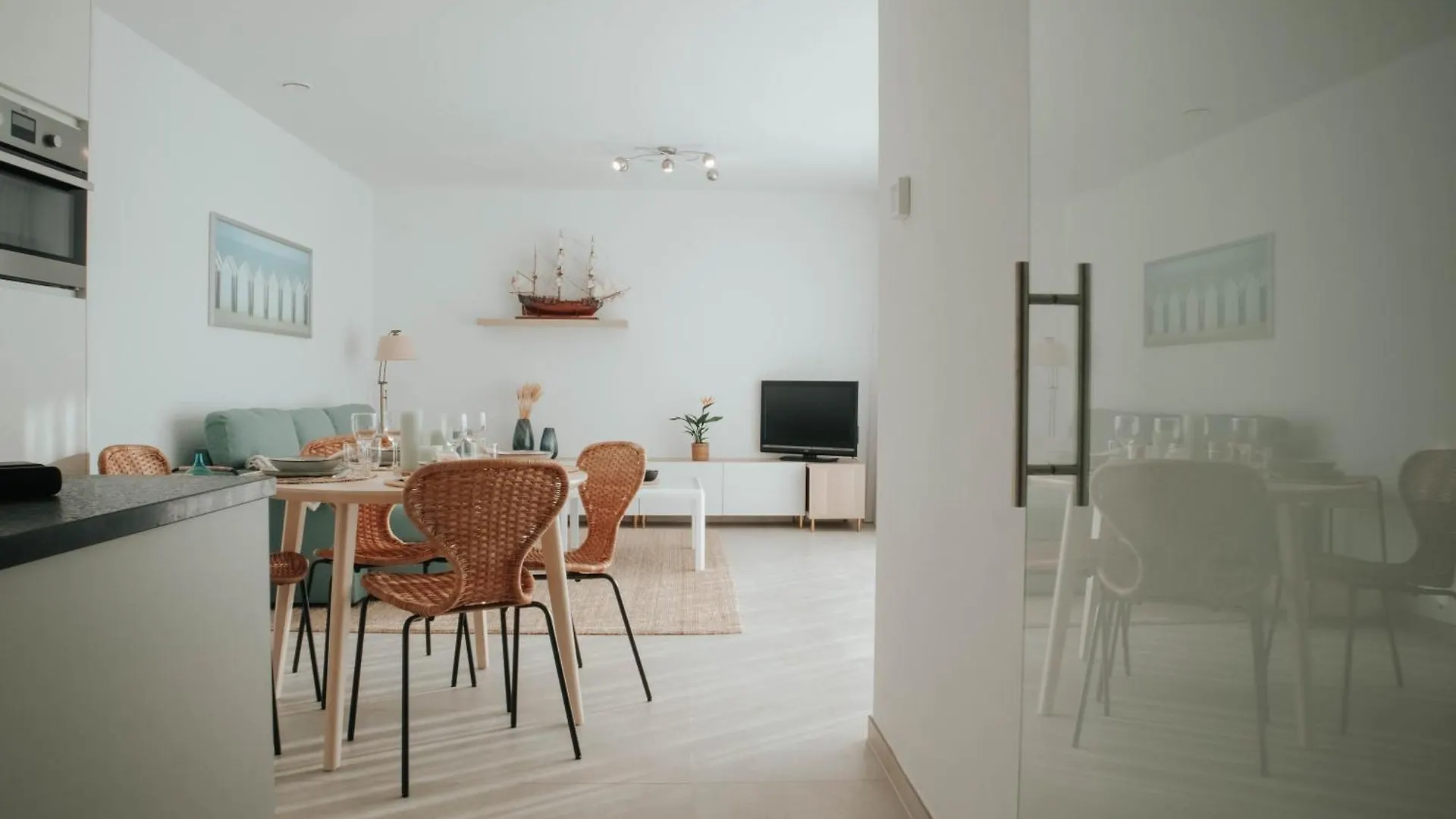 Nieuw Appartement Nabij Het Strand Met Privegarage Ostend Belgium
